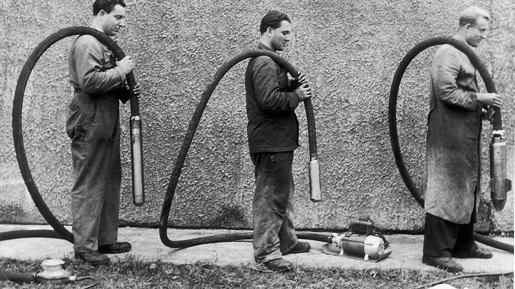 Imagen histórica del primer vibrador interno de Wacker Neuson.