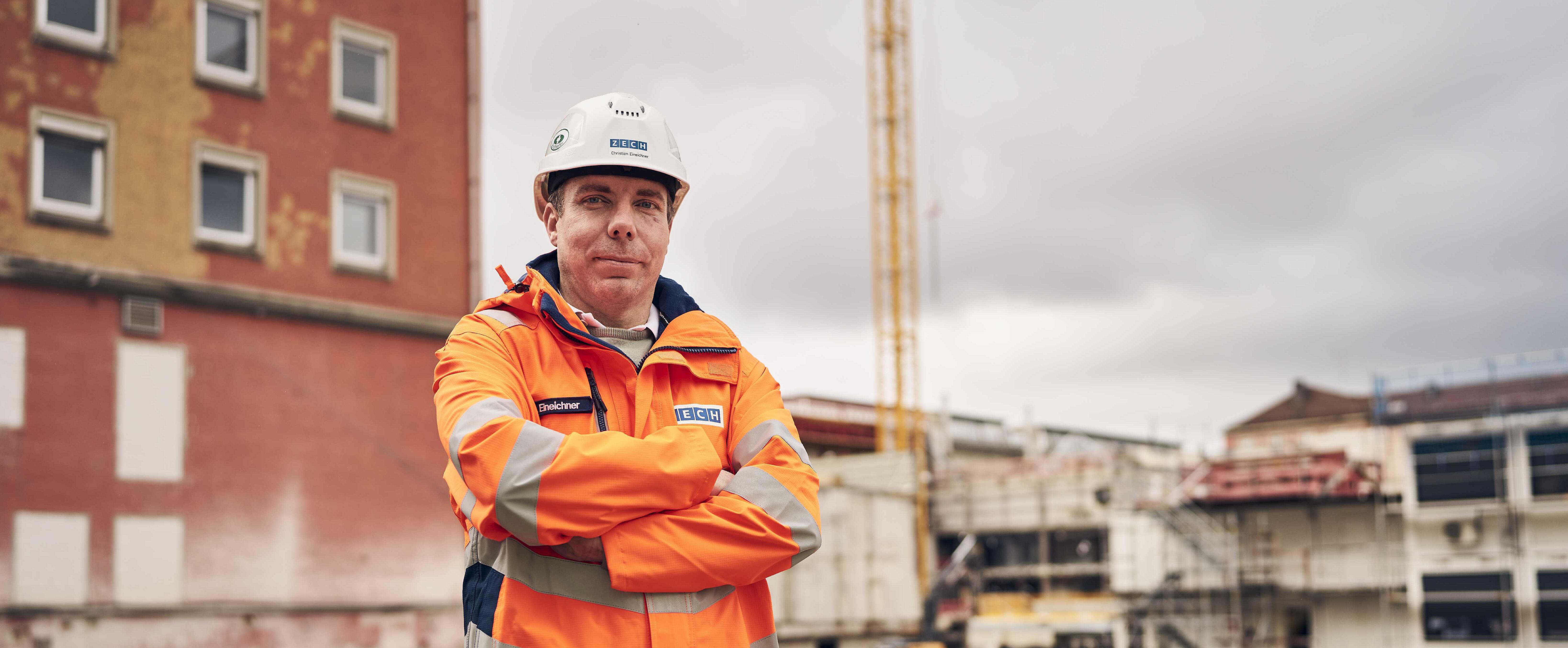 homem num estaleiro de construção