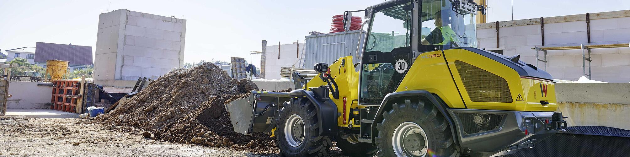 Wheel loader 1150 in action